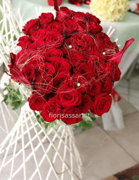 Bouquet di rose su struttura
